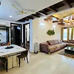 Bluo 3Bhk Green Park, Private Garden Balcony, Lift