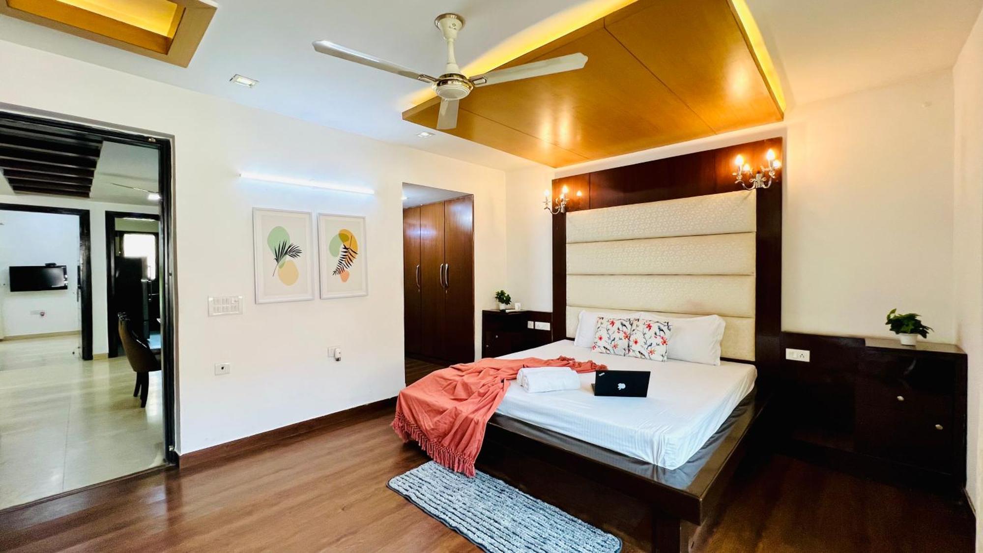 Bluo 3bhk Park, Private Garden Balcony, Lift New Delhi