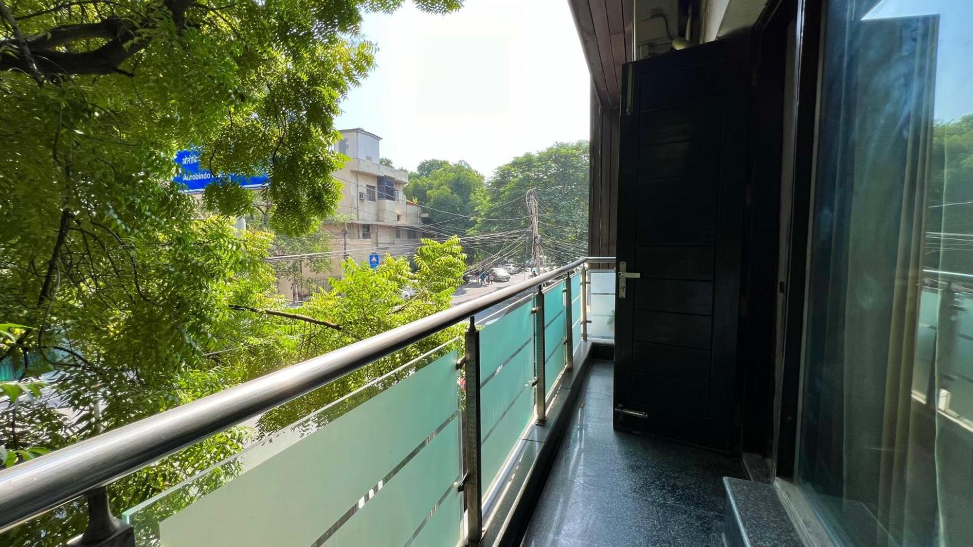Bluo 3bhk Park, Private Garden Balcony, Lift