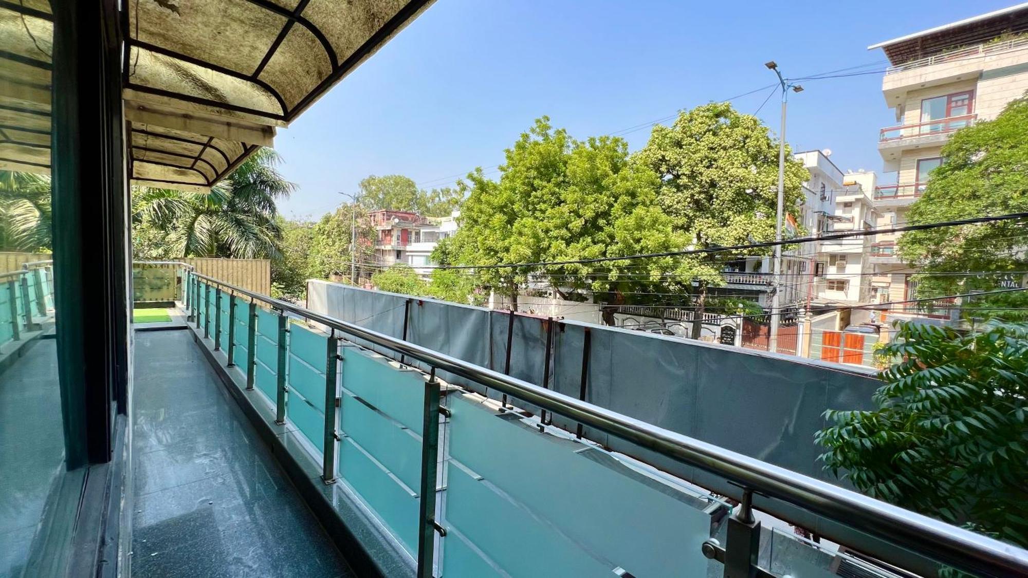 Bluo 3bhk Park, Private Garden Balcony, Lift